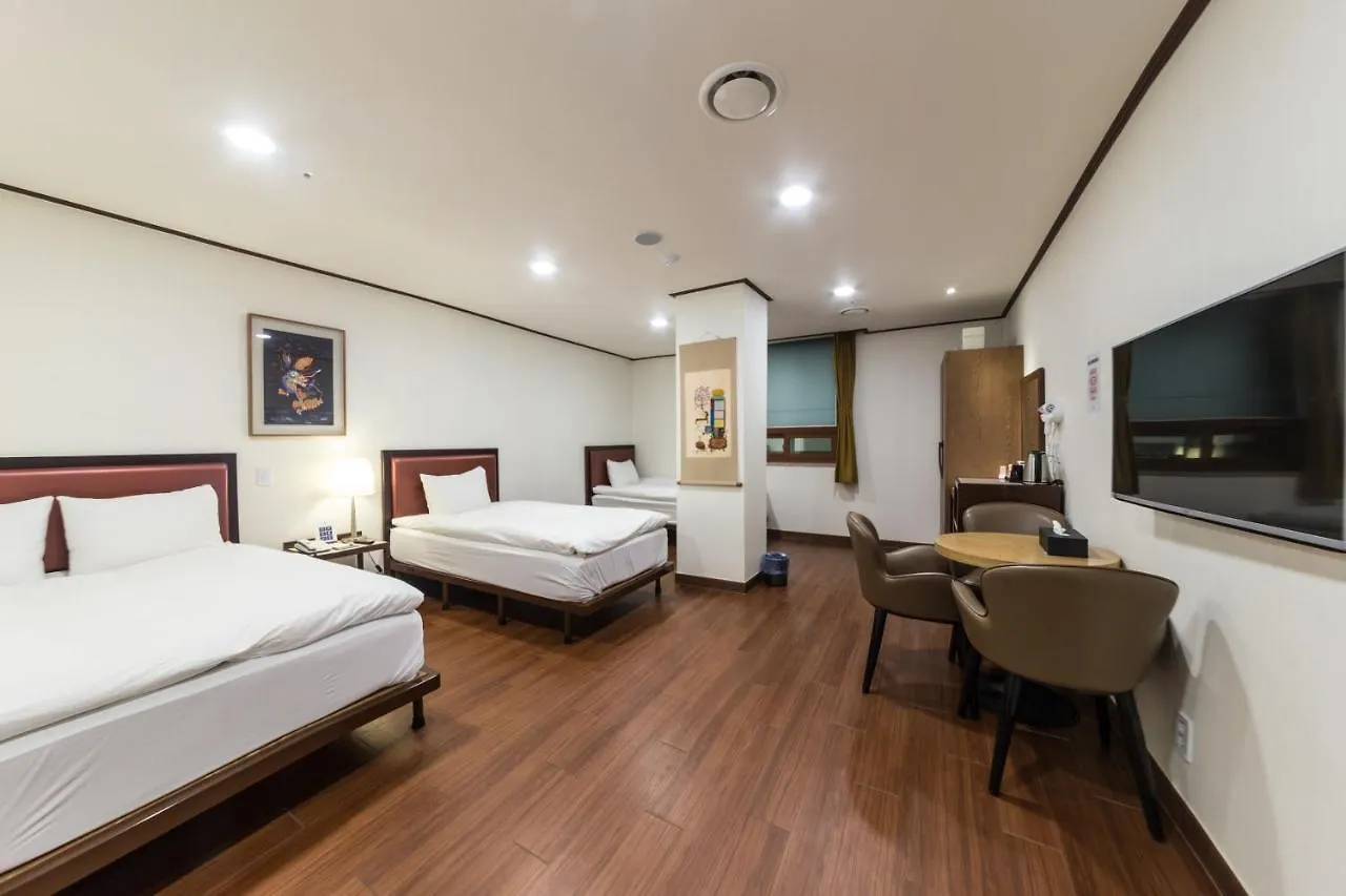 Youngbin Hotel Seoul 2*,